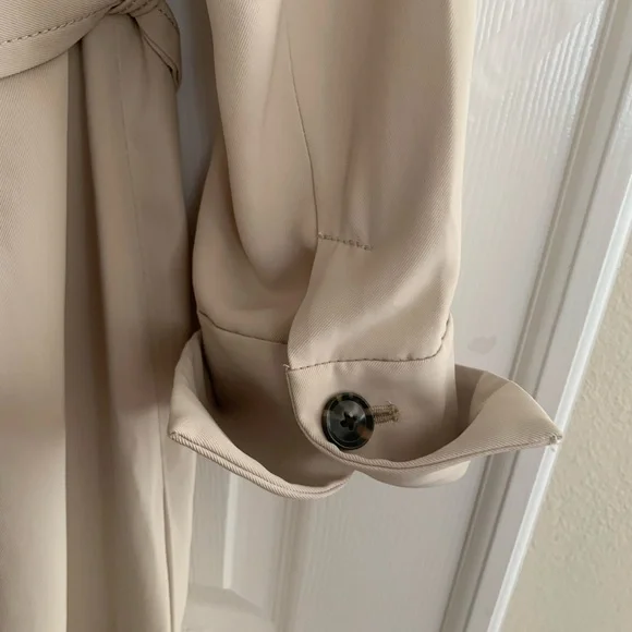 Banana Republic Trench Coat: Khaki Beige, 2 Side Pockets, 2 Side Slits M - Picture 7 of 16